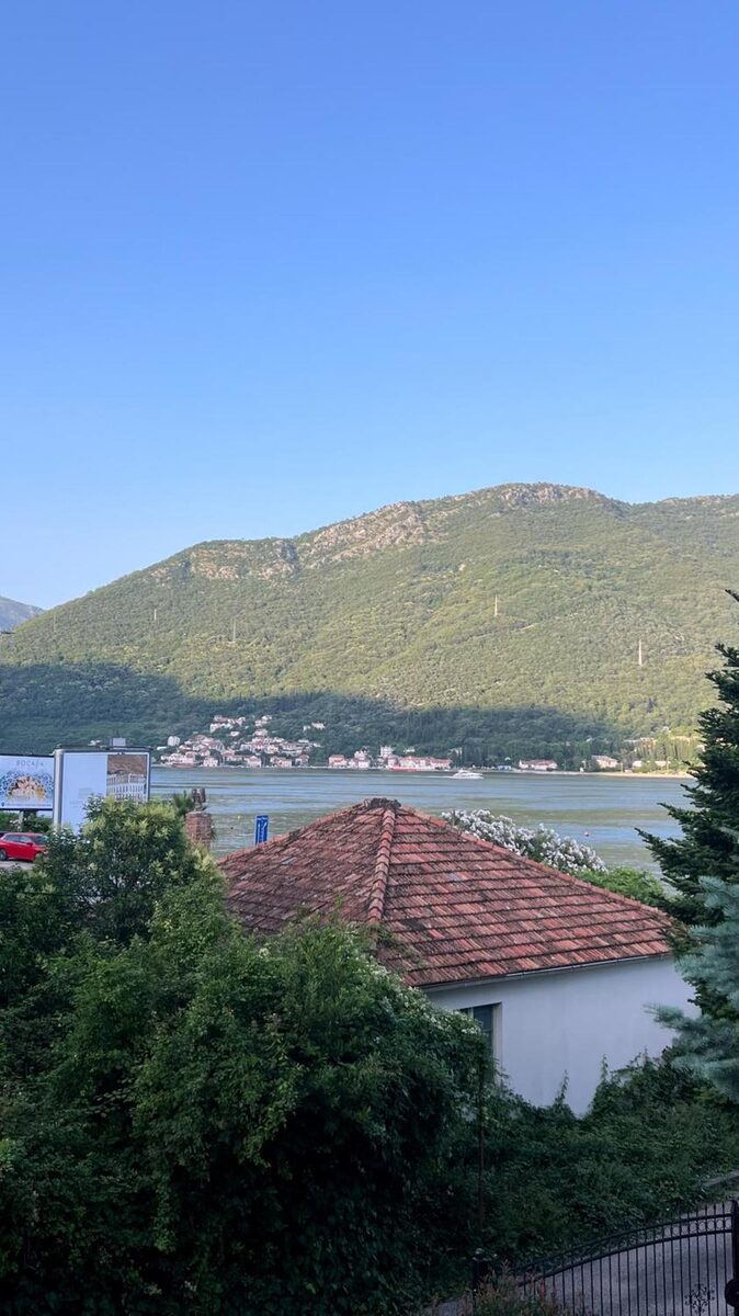 Villa Sazanka — uitzicht op de Baai van Kotor